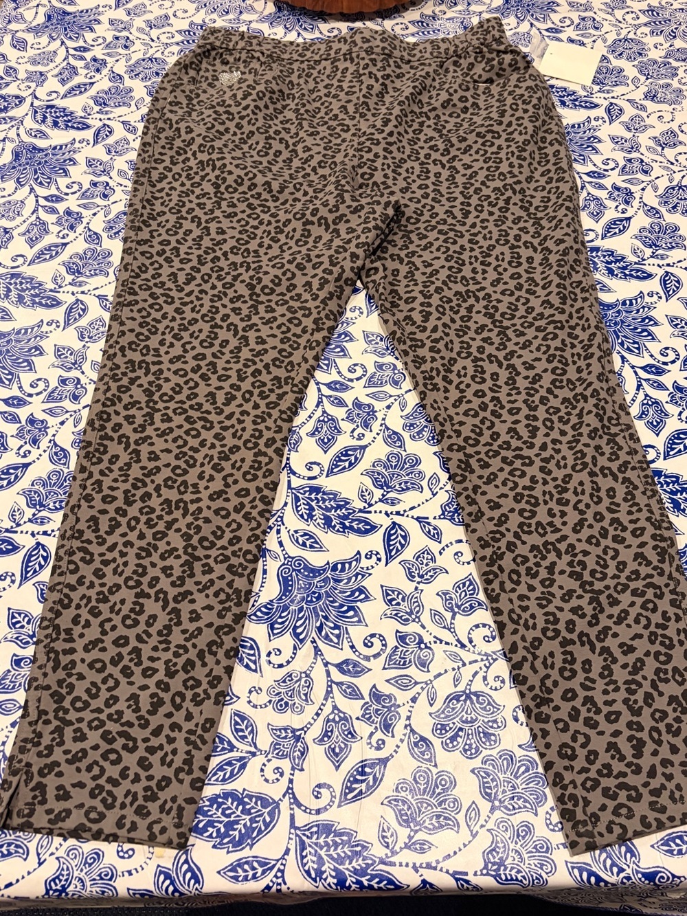 NWT Quacker Factory Women’s large Leopard Print Stretch Pants
